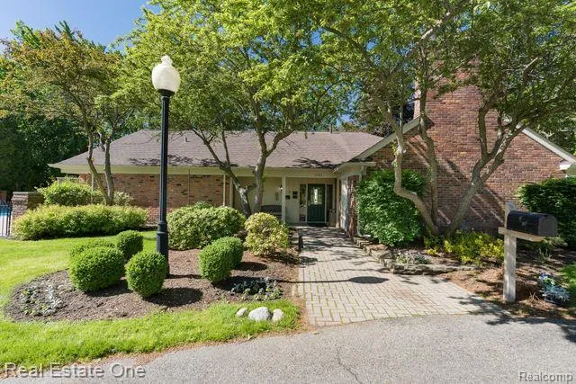 1446 Kings Cove Drive Rochester Hills City, MI 48306