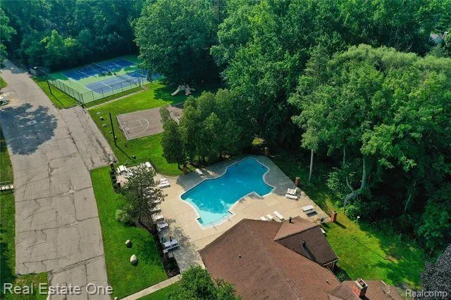 1446 Kings Cove Drive Rochester Hills City, MI 48306