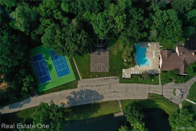 1446 Kings Cove Drive Rochester Hills City, MI 48306