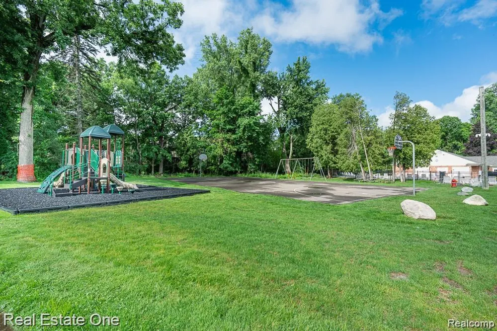 1446 Kings Cove Drive Rochester Hills City, MI 48306