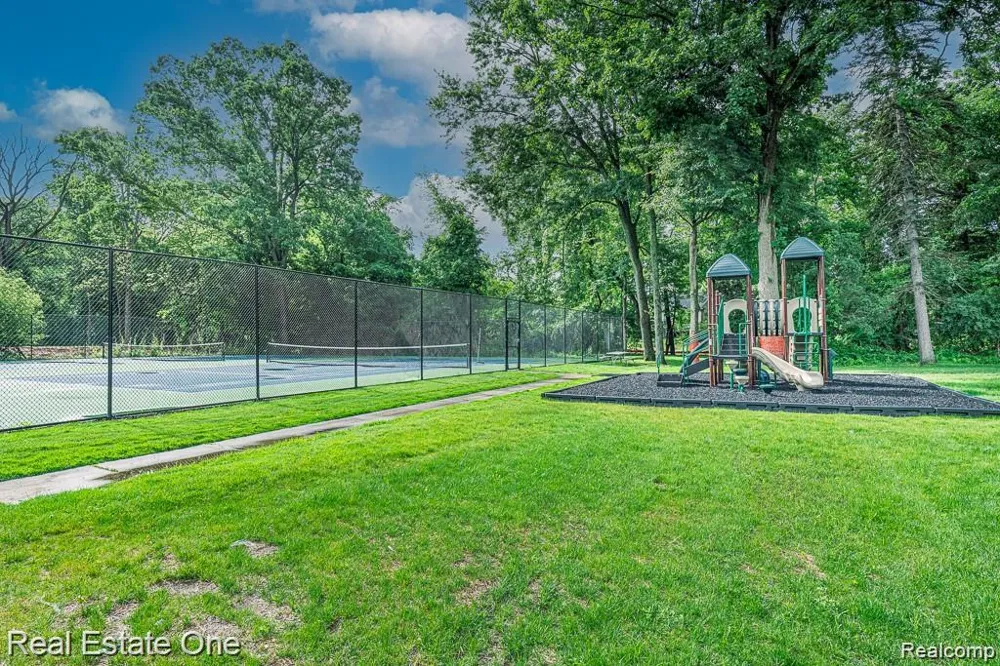 1446 Kings Cove Drive Rochester Hills City, MI 48306