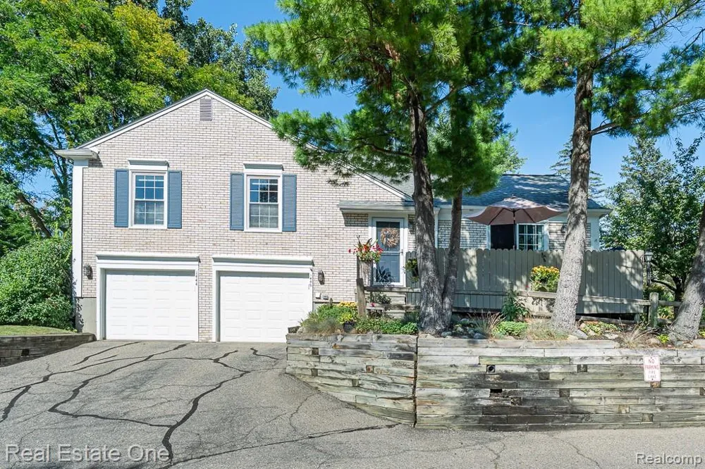 1446 Kings Cove Drive Rochester Hills City, MI 48306