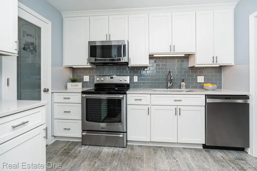 1446 Kings Cove Drive Rochester Hills City, MI 48306