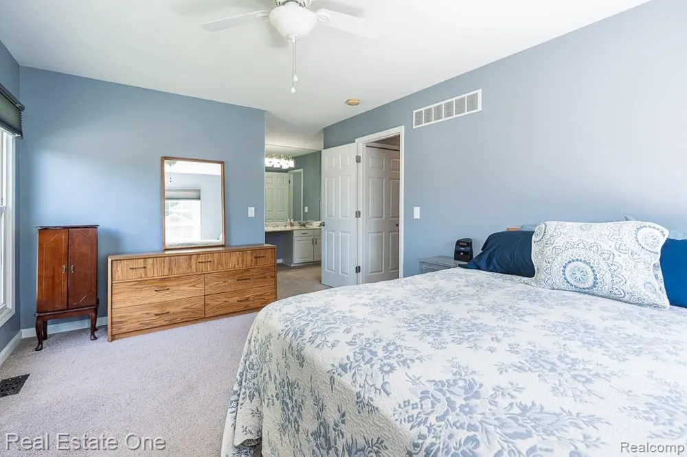 1446 Kings Cove Drive Rochester Hills City, MI 48306