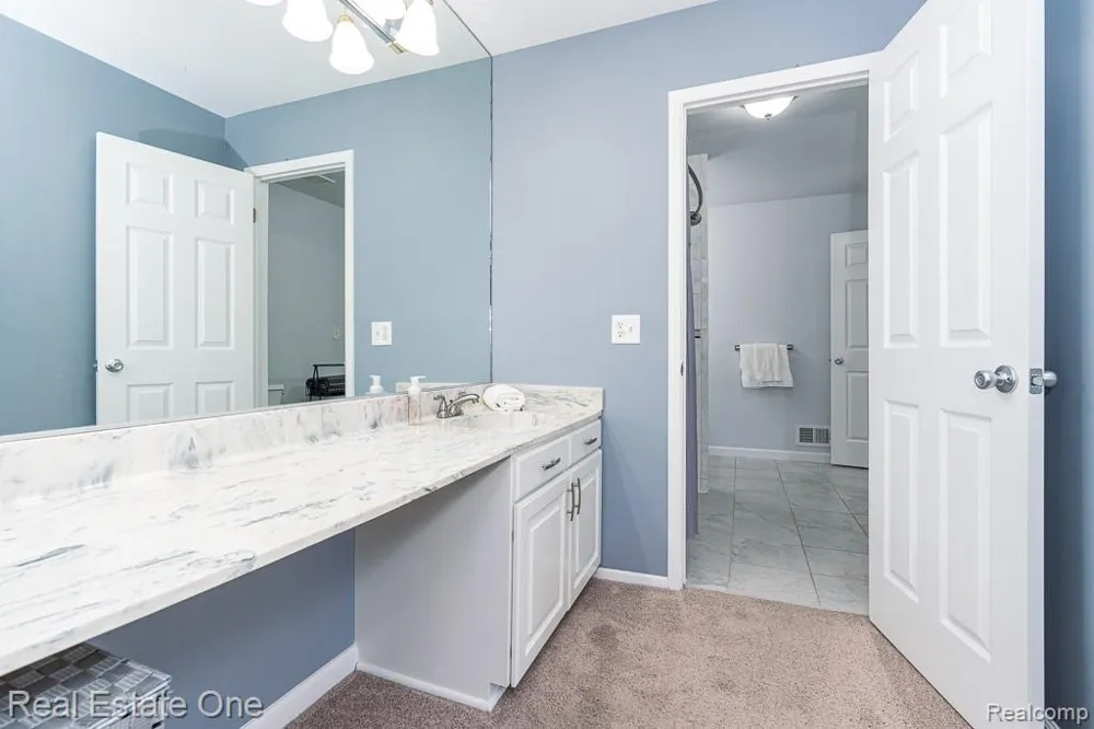 1446 Kings Cove Drive Rochester Hills City, MI 48306
