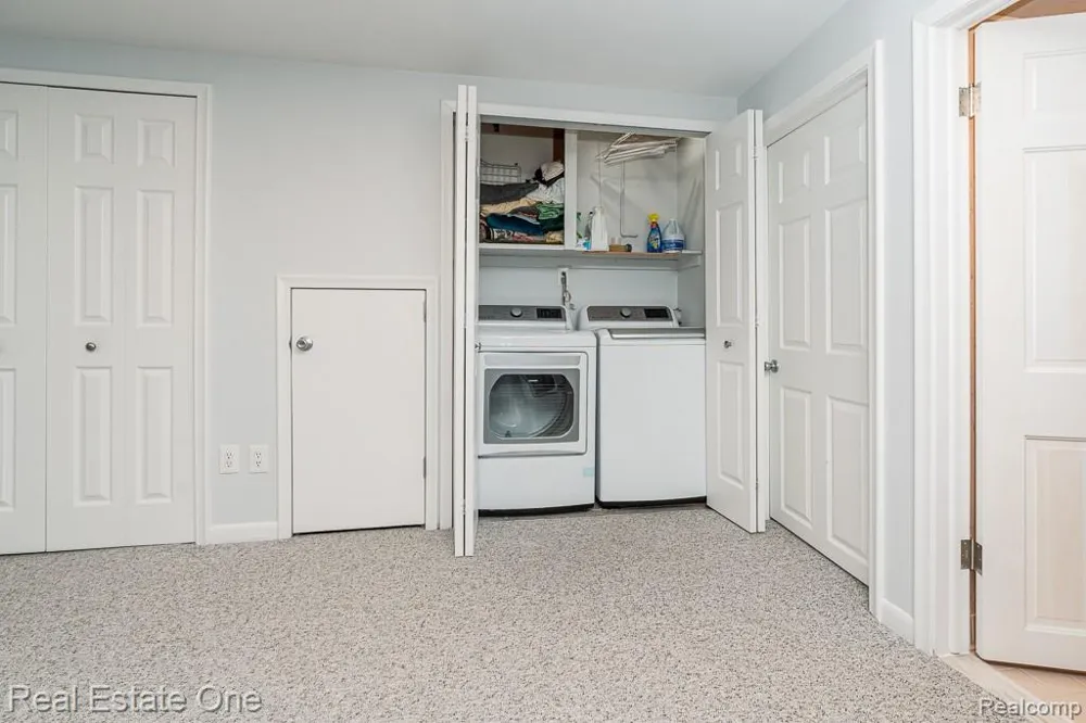 1446 Kings Cove Drive Rochester Hills City, MI 48306