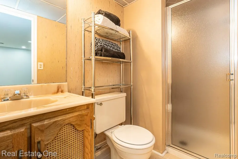 1446 Kings Cove Drive Rochester Hills City, MI 48306