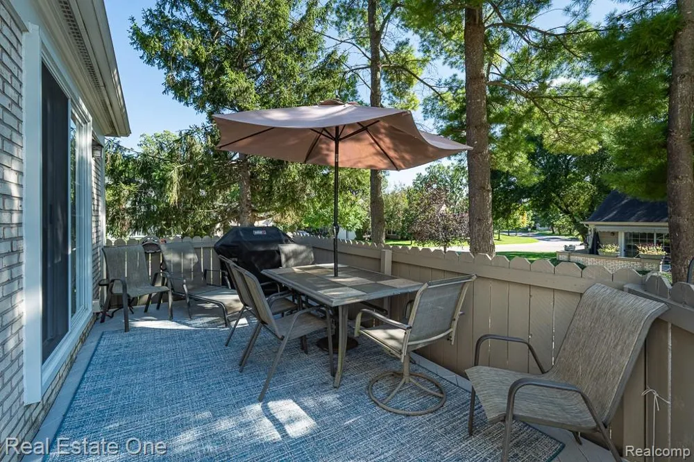 1446 Kings Cove Drive Rochester Hills City, MI 48306