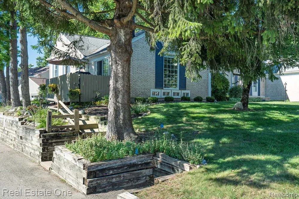 1446 Kings Cove Drive Rochester Hills City, MI 48306