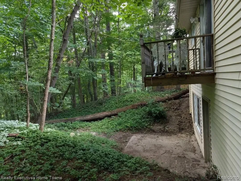 5665 Logging Lane Lane Clyde Township, MI 48049