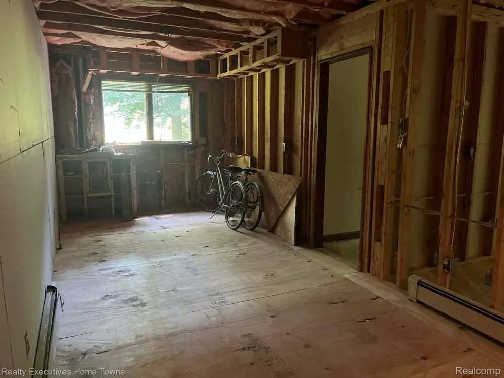 5665 Logging Lane Lane Clyde Township, MI 48049