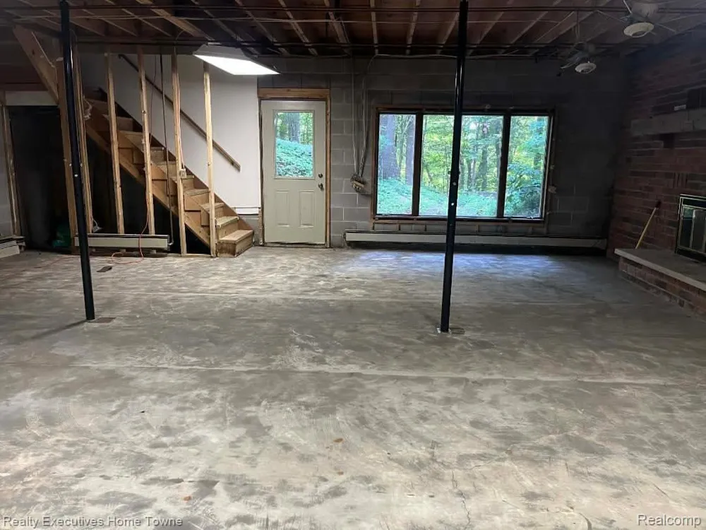 5665 Logging Lane Lane Clyde Township, MI 48049