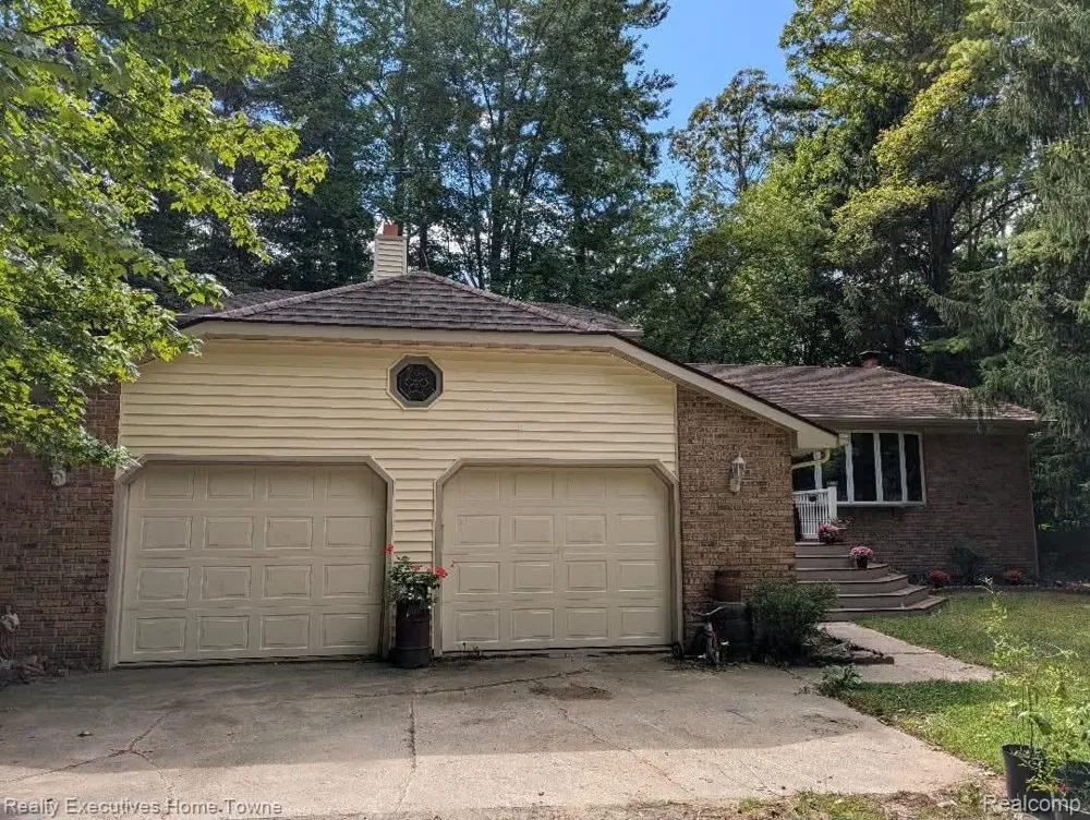 5665 Logging Lane Lane Clyde Township, MI 48049