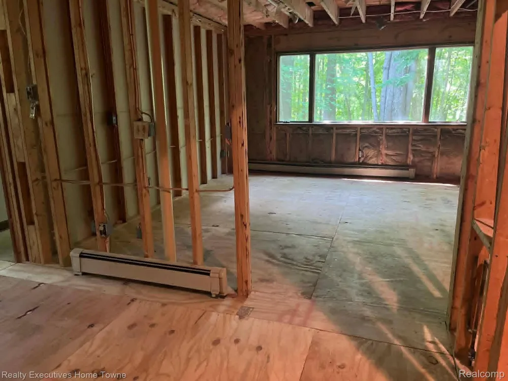 5665 Logging Lane Lane Clyde Township, MI 48049