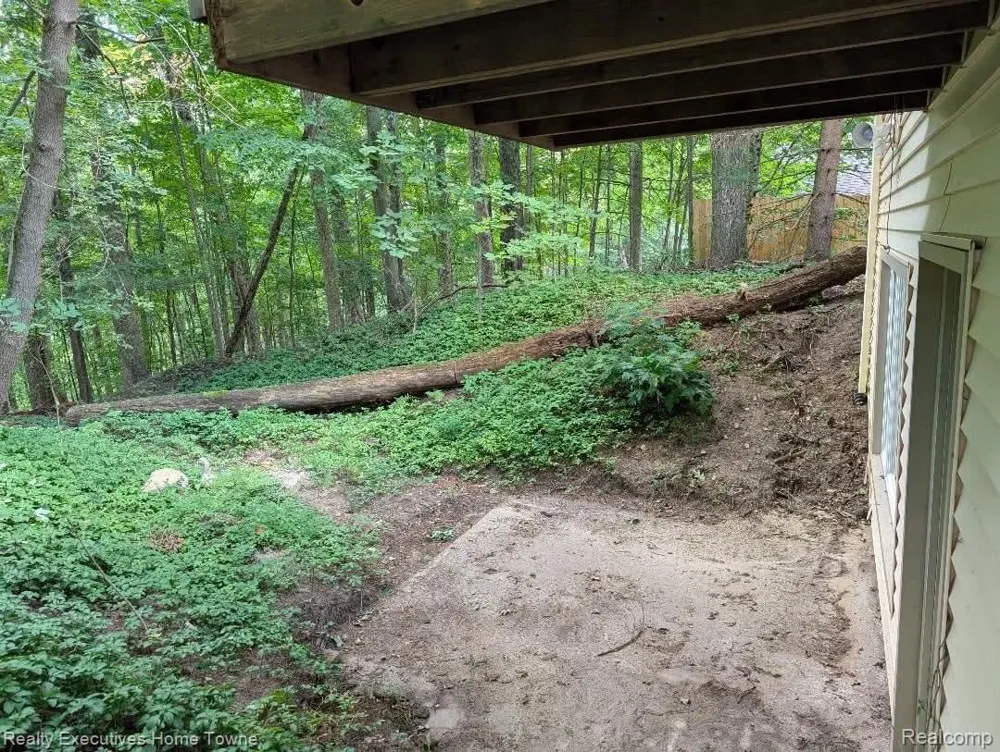 5665 Logging Lane Lane Clyde Township, MI 48049
