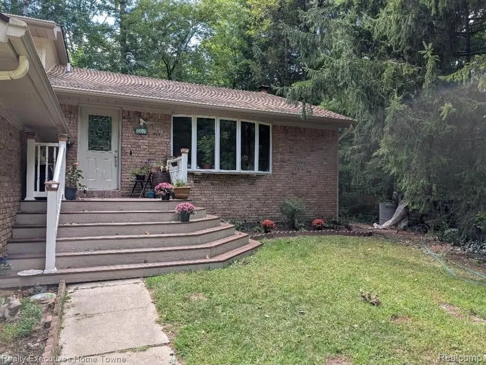 5665 Logging Lane Lane Clyde Township, MI 48049