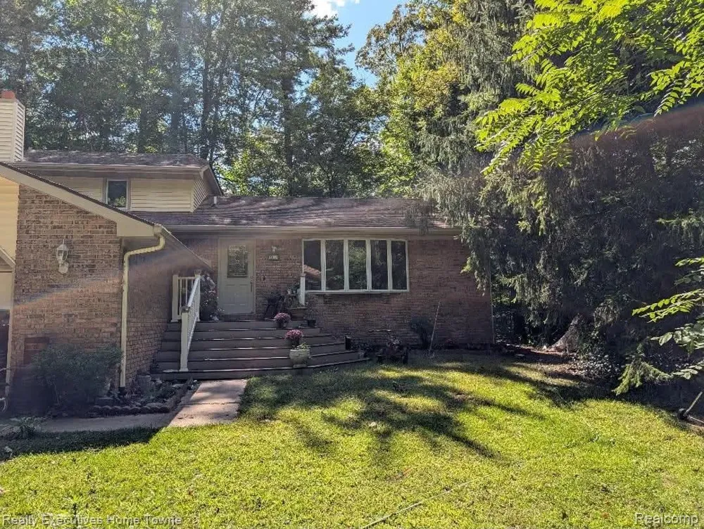 5665 Logging Lane Lane Clyde Township, MI 48049