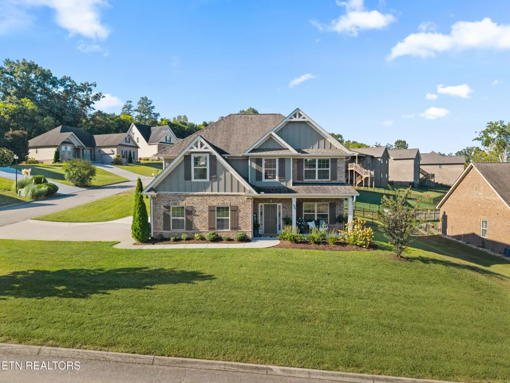 186 Dynasty Drive Lenoir City, TN 37771