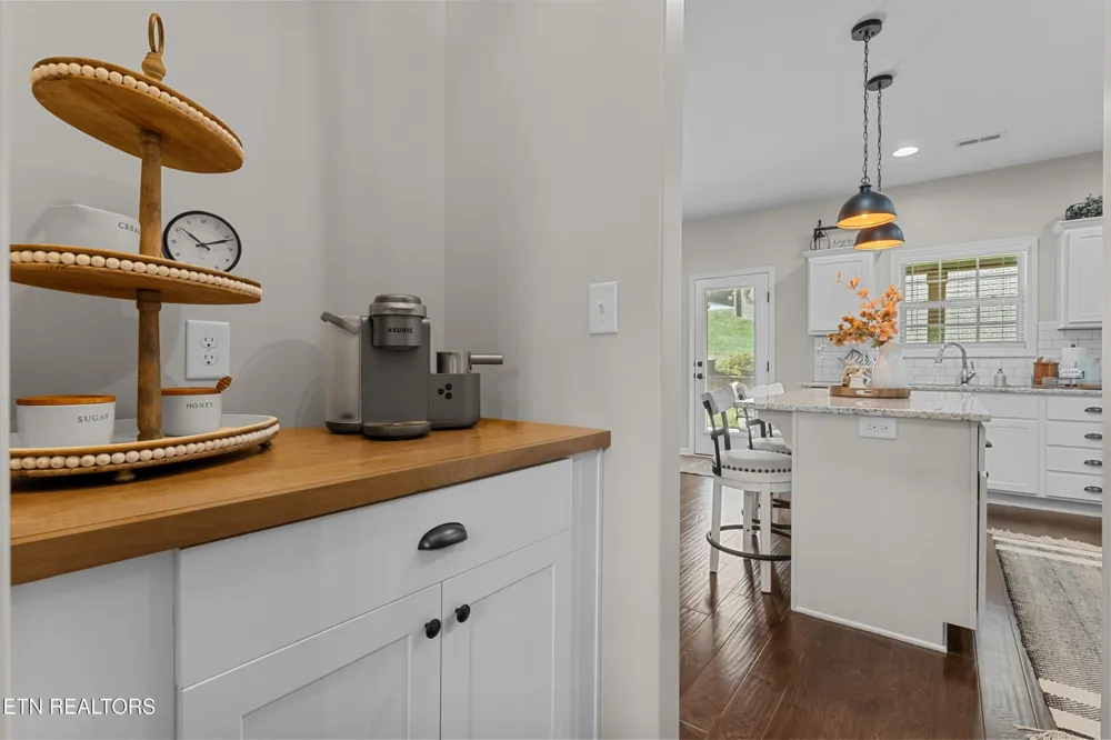 186 Dynasty Drive Lenoir City, TN 37771