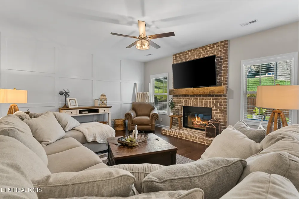 186 Dynasty Drive Lenoir City, TN 37771