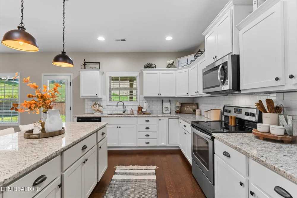 186 Dynasty Drive Lenoir City, TN 37771
