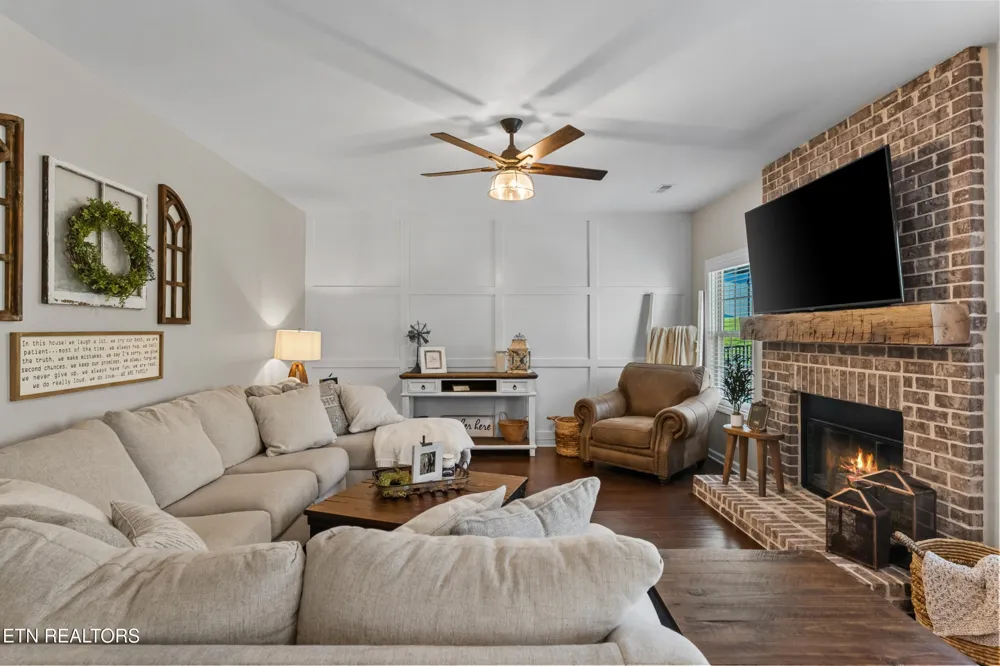 186 Dynasty Drive Lenoir City, TN 37771