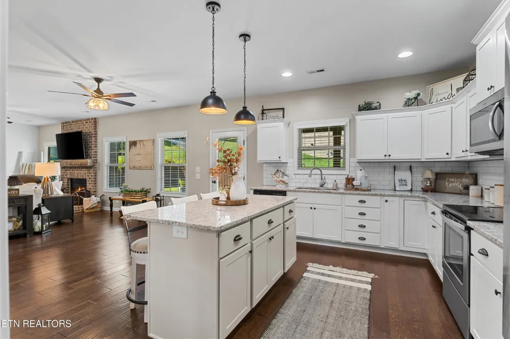 186 Dynasty Drive Lenoir City, TN 37771