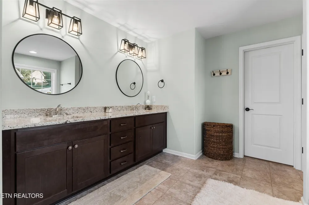 186 Dynasty Drive Lenoir City, TN 37771