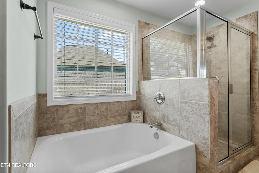 186 Dynasty Drive Lenoir City, TN 37771