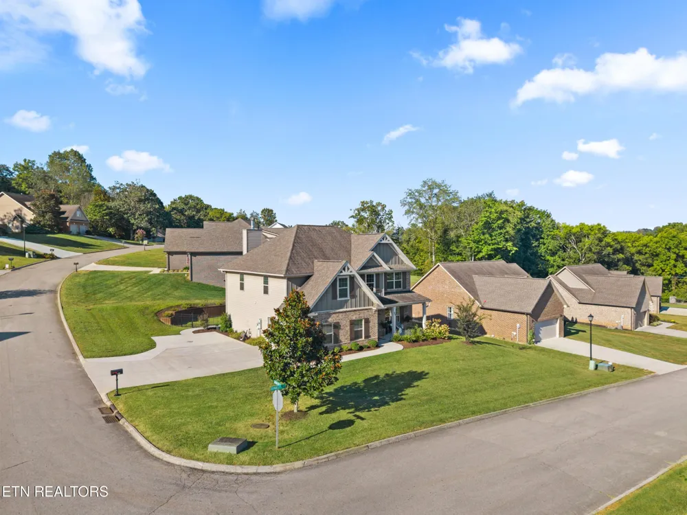 186 Dynasty Drive Lenoir City, TN 37771