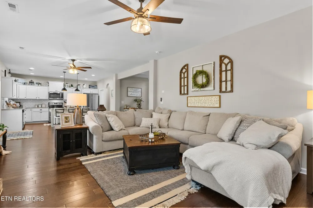 186 Dynasty Drive Lenoir City, TN 37771