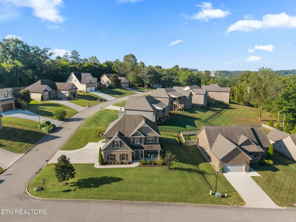 186 Dynasty Drive Lenoir City, TN 37771
