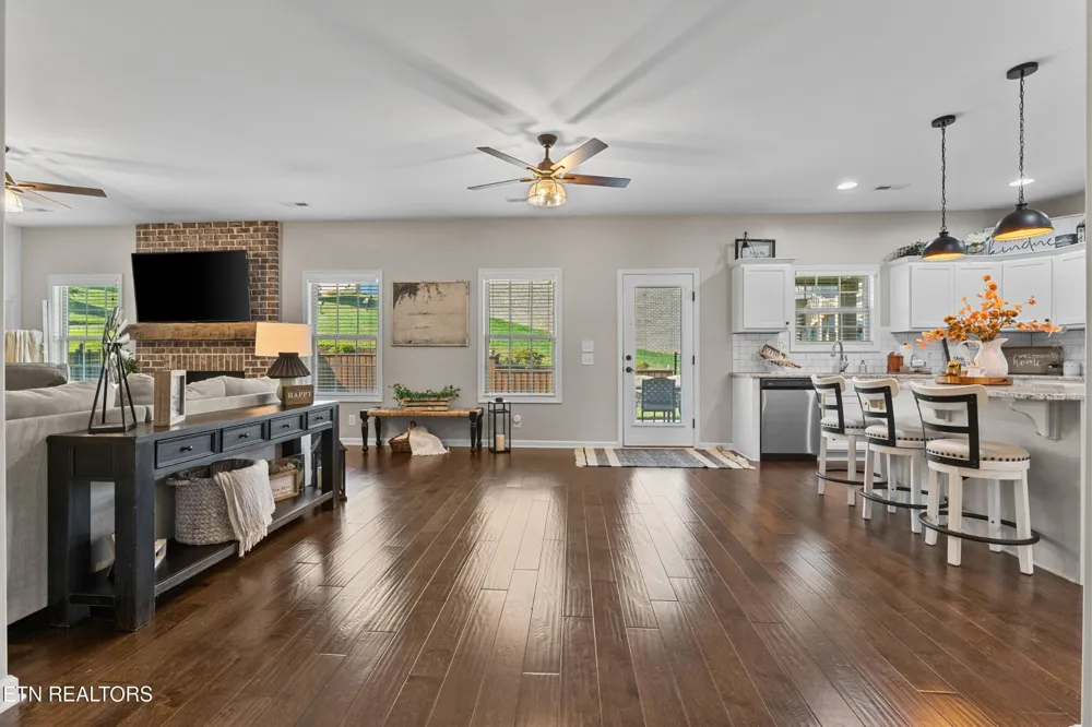 186 Dynasty Drive Lenoir City, TN 37771