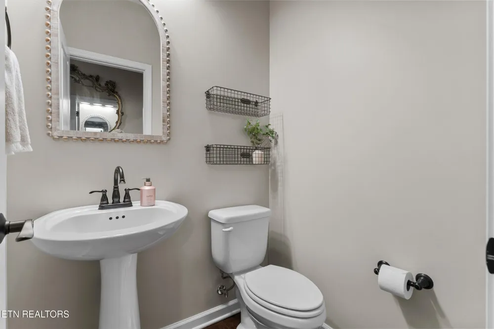 186 Dynasty Drive Lenoir City, TN 37771