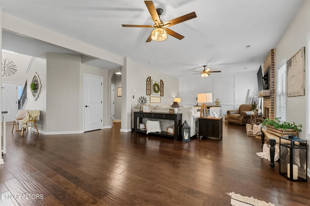 186 Dynasty Drive Lenoir City, TN 37771