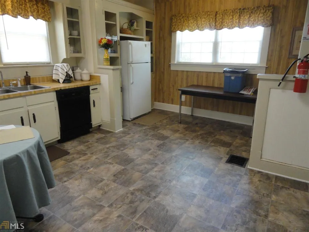 165 N Broad ST Winder, GA 30680