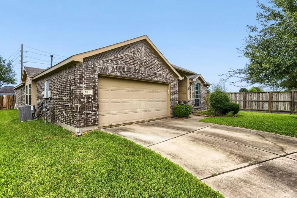 631 Honeysuckle Vine Drive Rosenberg, TX 77469