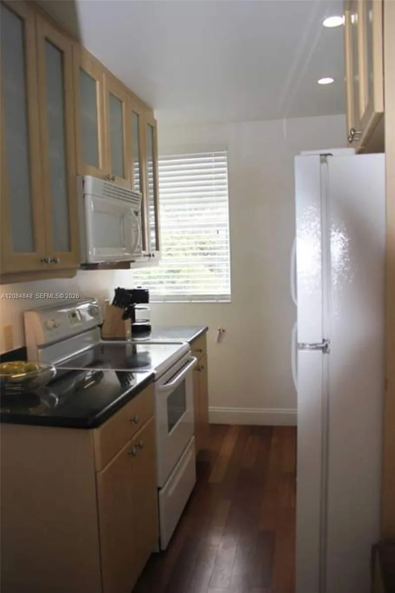 420 15th St #205 Miami Beach, FL 33139