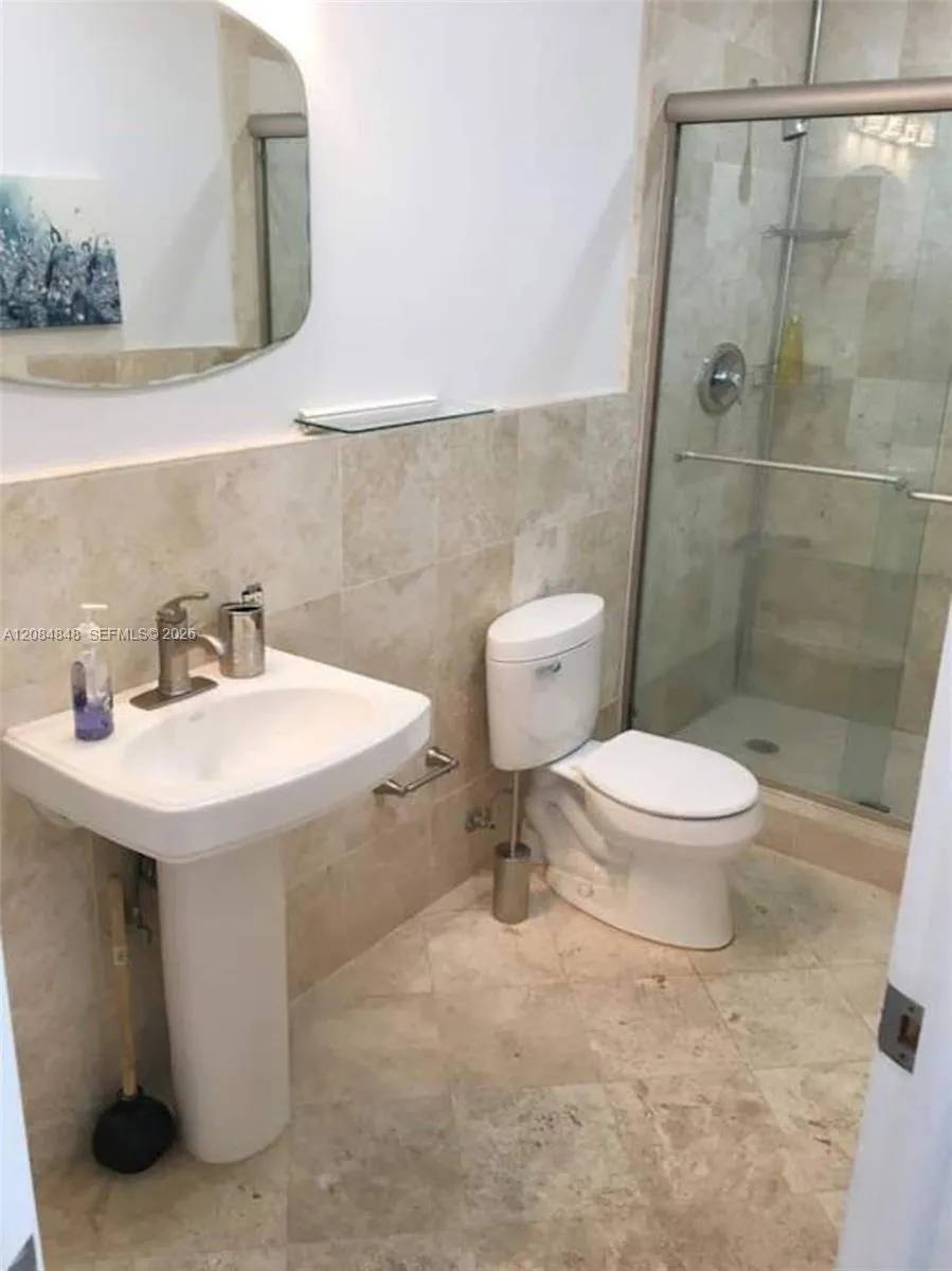 420 15th St #205 Miami Beach, FL 33139