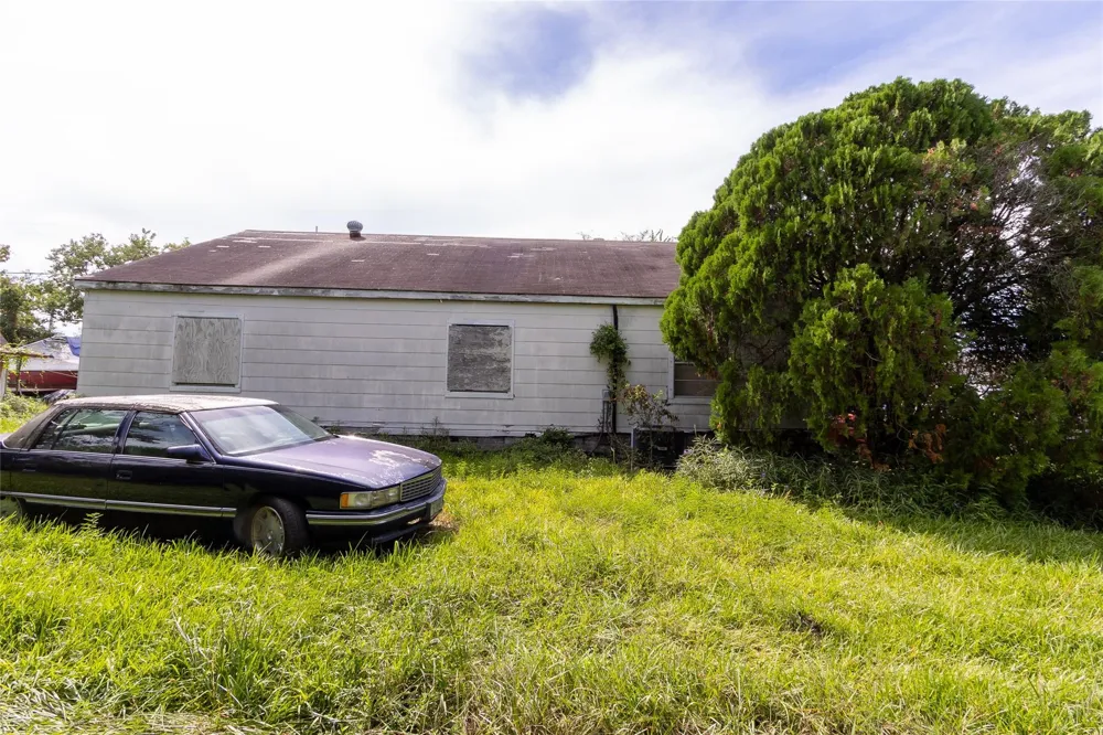 2421 12th Avenue Texas City, TX 77590