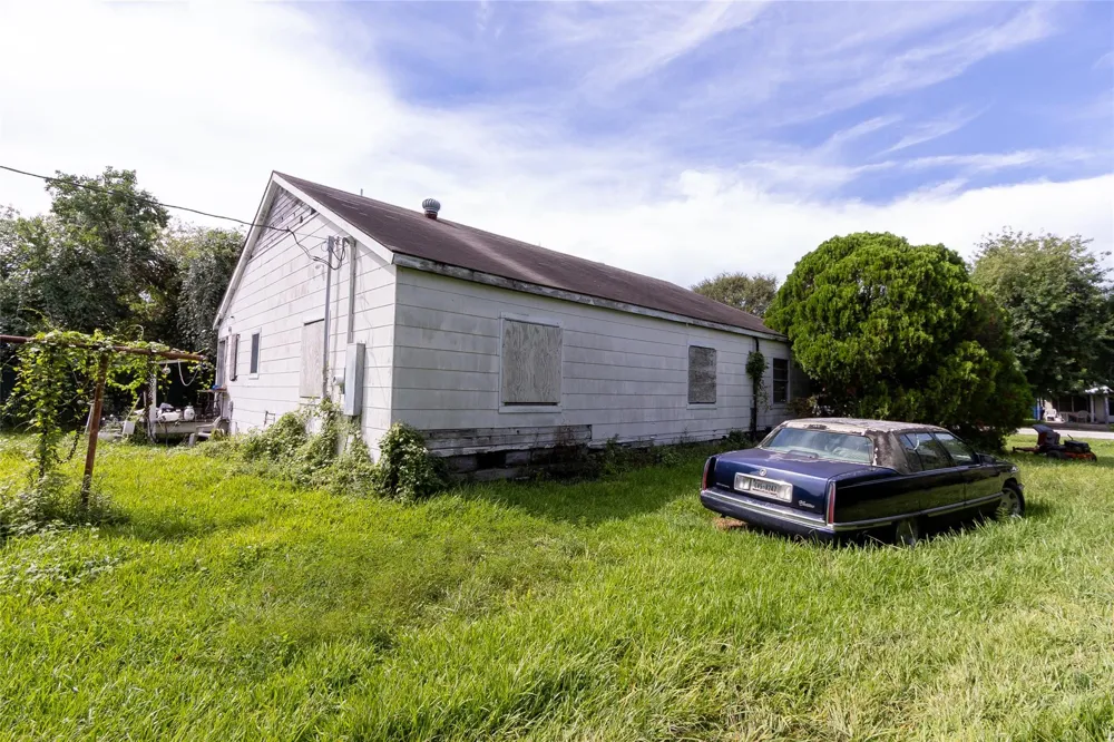 2421 12th Avenue Texas City, TX 77590