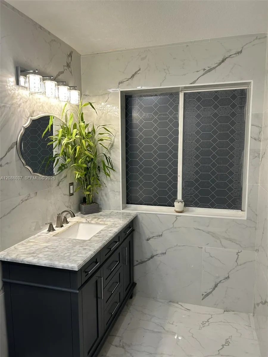 18859 NW 86th Ave #3305 Hialeah, FL 33015