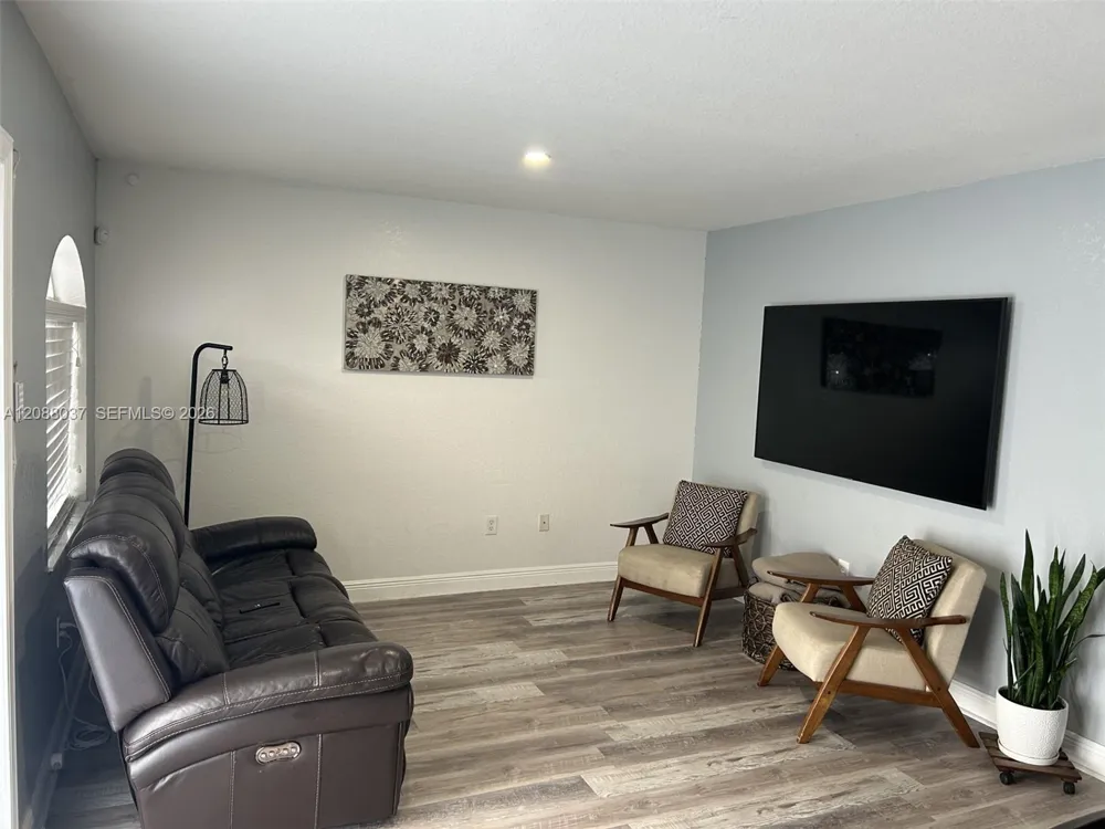 18859 NW 86th Ave #3305 Hialeah, FL 33015