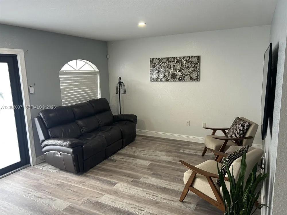18859 NW 86th Ave #3305 Hialeah, FL 33015