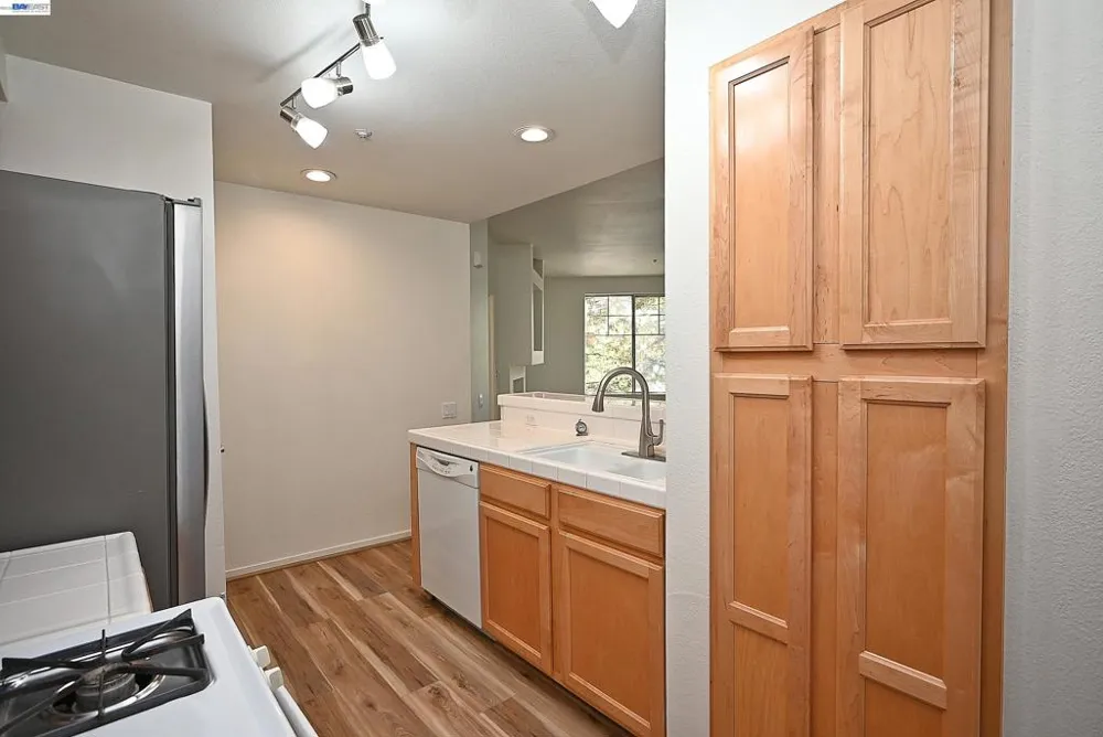 280 Caldecott Ln Oakland, CA 94618