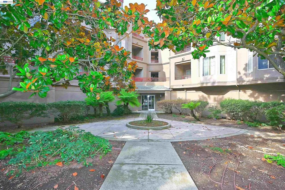 280 Caldecott Ln Oakland, CA 94618