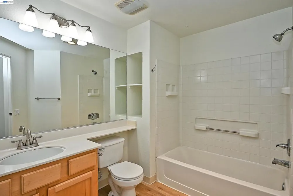 280 Caldecott Ln Oakland, CA 94618