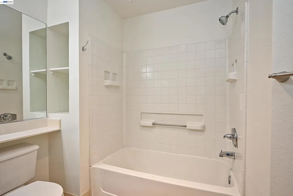 280 Caldecott Ln Oakland, CA 94618