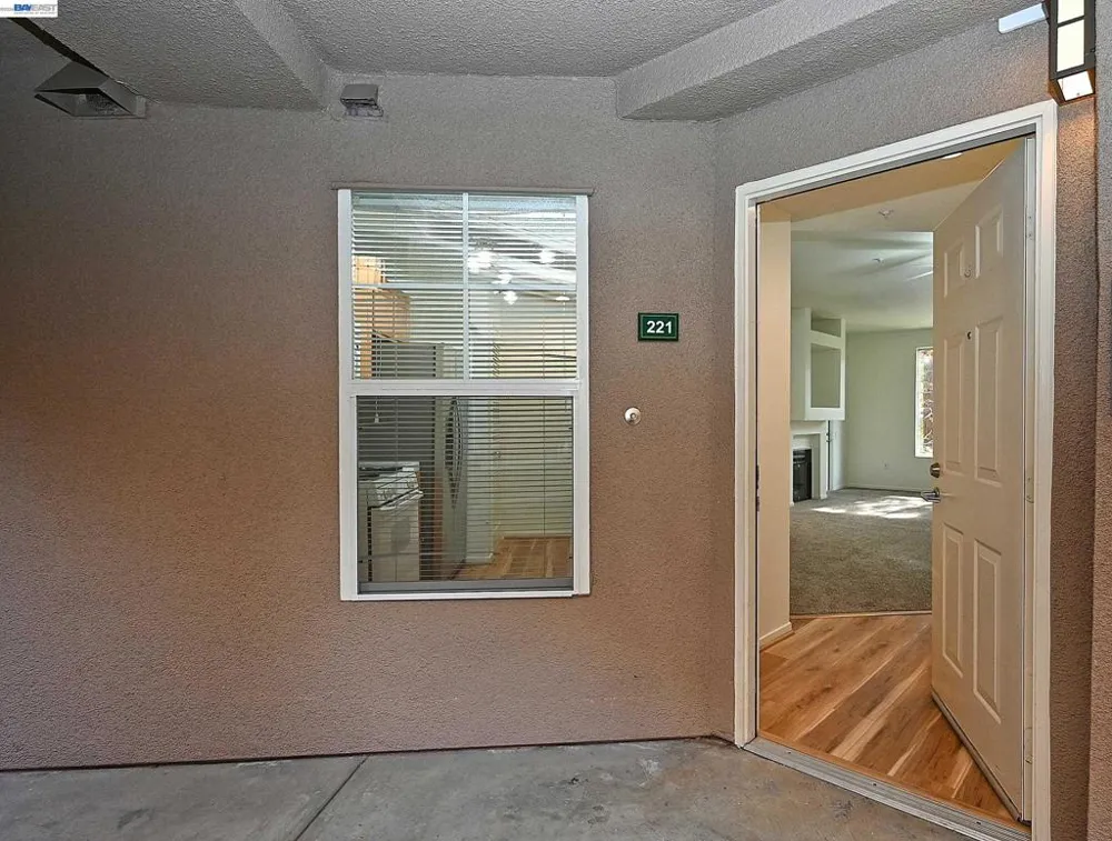 280 Caldecott Ln Oakland, CA 94618