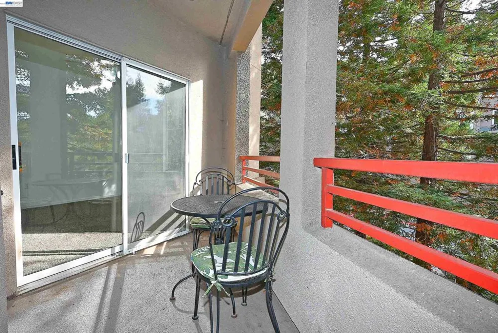 280 Caldecott Ln Oakland, CA 94618